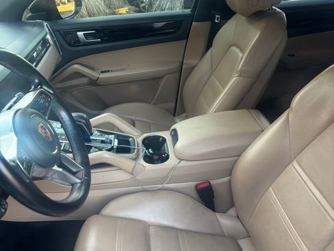 Used 2019 Porsche Cayenne image 6