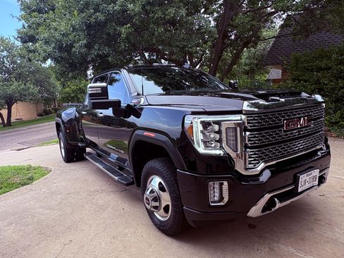 Used 2022 GMC Sierra 3500 Denali w/ Denali Ultimate Package AWD/4WD image 1