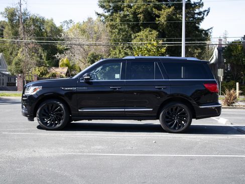 Used 2020 Lincoln Navigator Reserve image 8