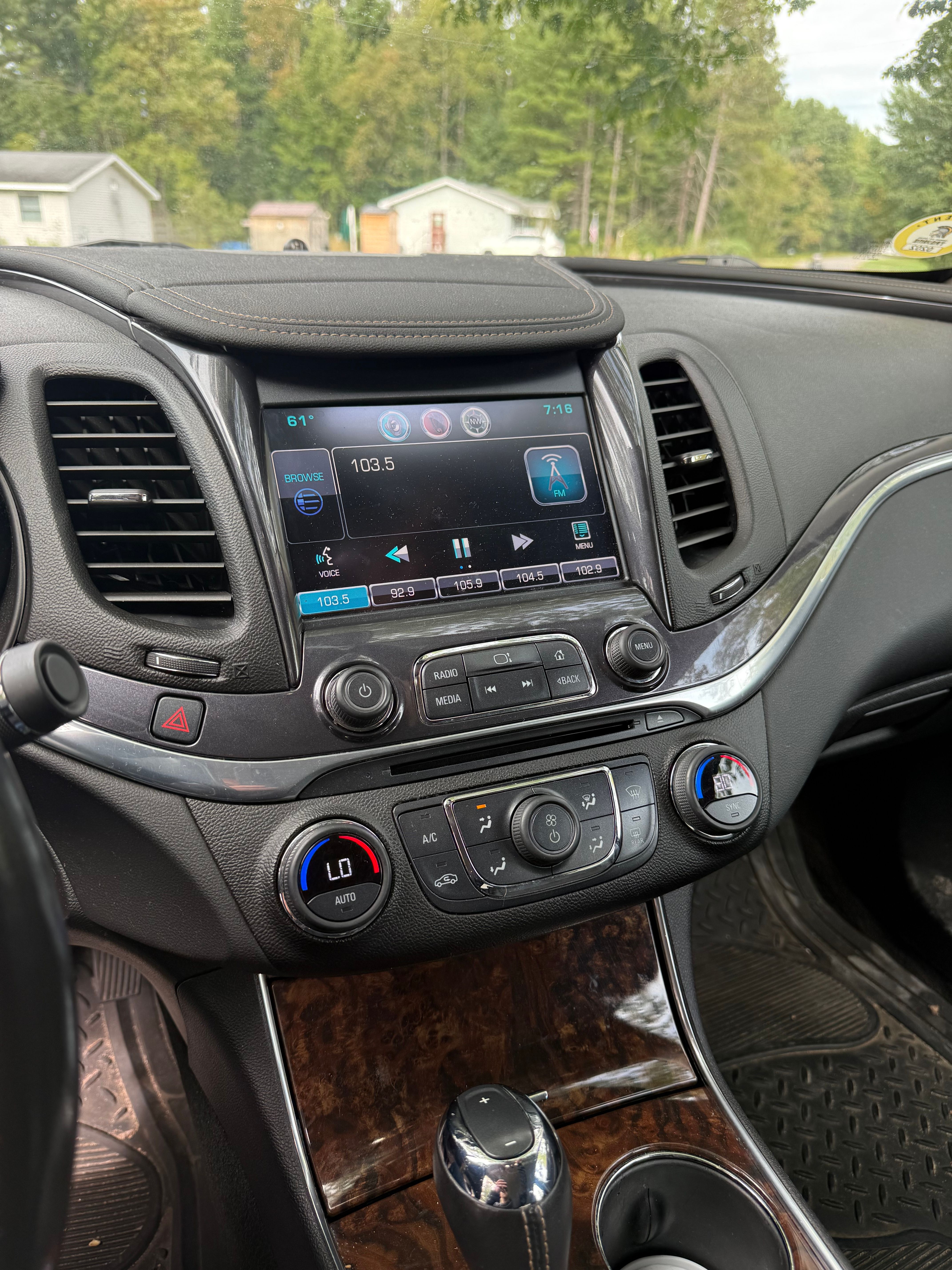 Used 2015 Chevrolet Impala LT w/ Convenience Package FWD image 9