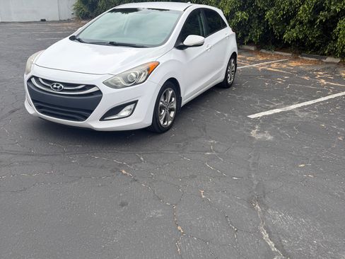 Used 2014 Hyundai Elantra GT w/ Option Group 02 FWD image 2
