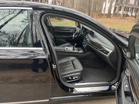 Used 2018 BMW 740i xDrive w/ Executive Package image 10