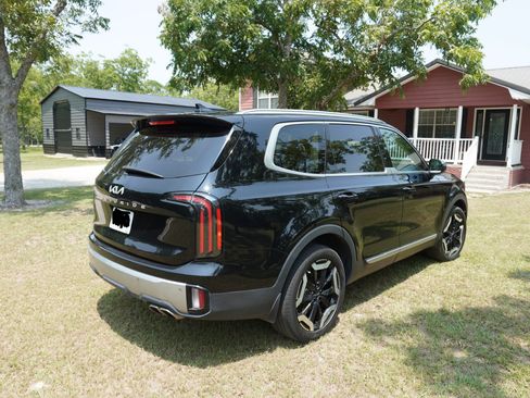 Used 2023 Kia Telluride EX w/ EX Captain's Chair Package FWD image 5