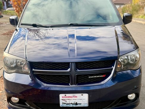 Used 2014 Dodge Grand Caravan R/T image 4