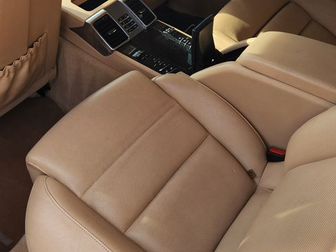 Used 2014 Porsche Panamera 4S Executive image 10