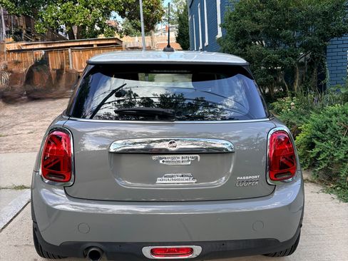 Used 2019 MINI Cooper 2-Door Hardtop w/ Premium Package FWD image 10