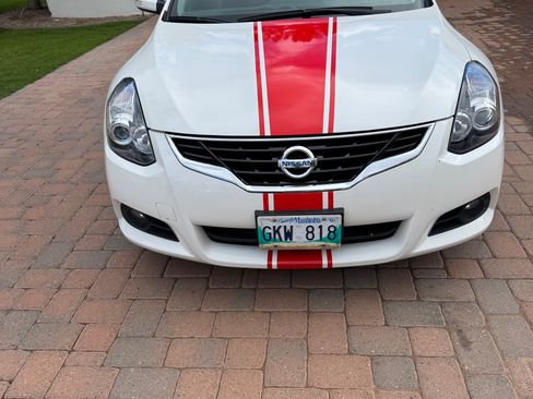 Used 2010 Nissan Altima 3.5 SR w/ Leather Pkg image 2