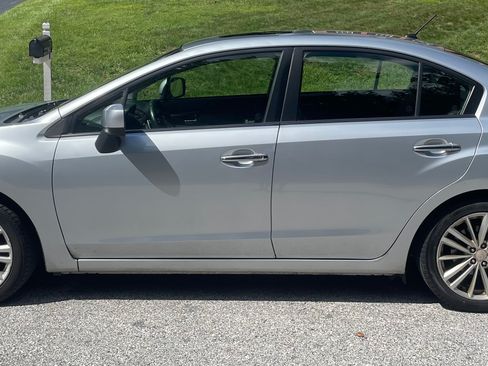 Used 2013 Subaru Impreza 2.0i Limited w/ Popular Pkg 2 AWD/4WD image 9