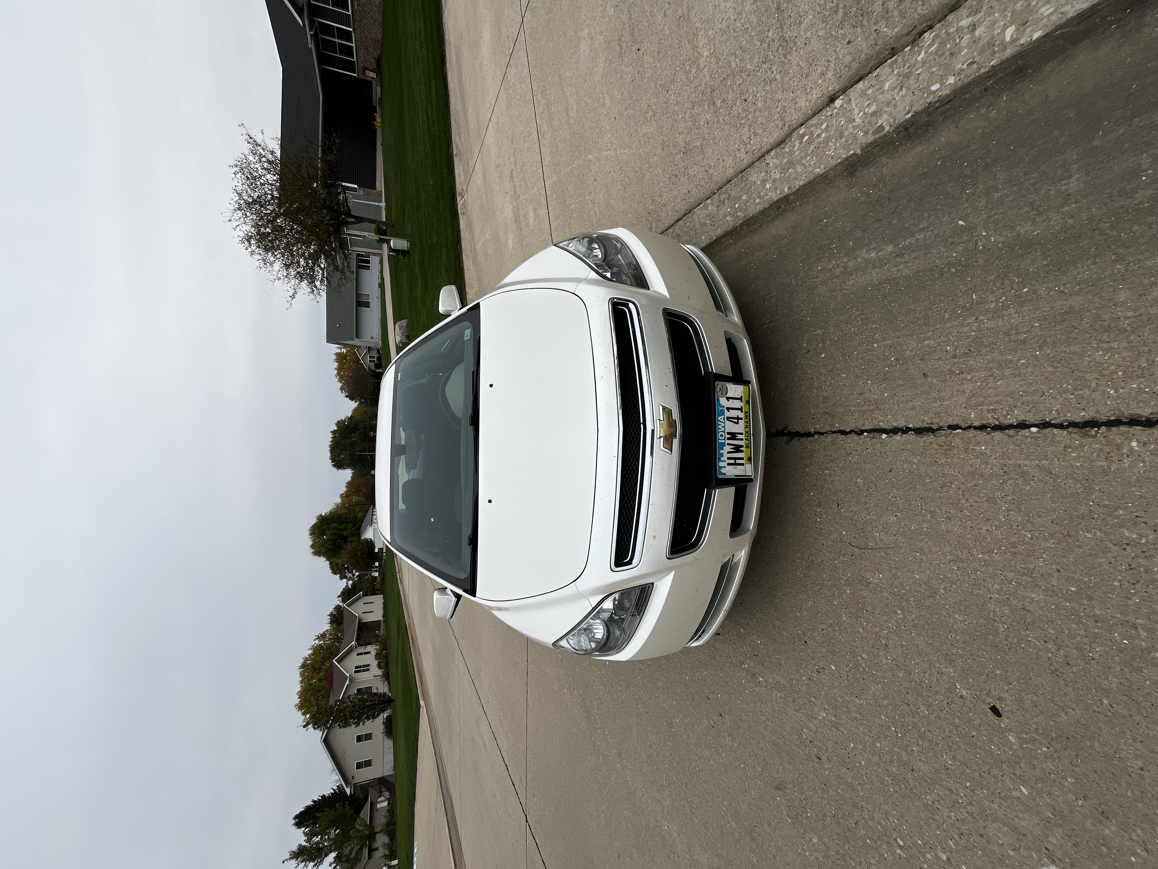 Used 2011 Chevrolet Malibu LT w/ White Diamond Premium Package FWD image 2