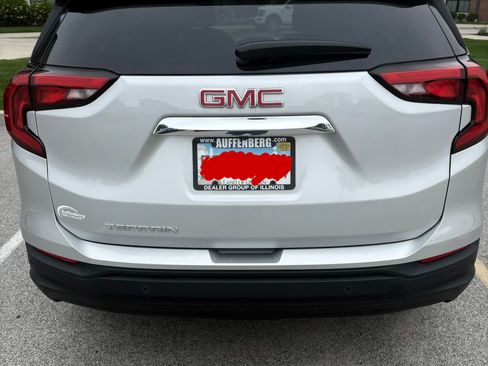 Used 2019 GMC Terrain SLE w/ Driver Convenience Package FWD image 2