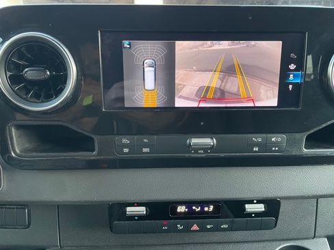 Used 2019 Mercedes-Benz Sprinter 2500 image 32