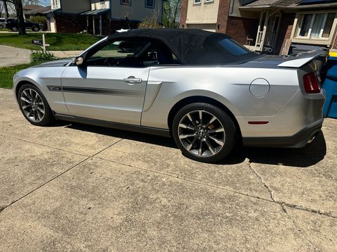 Used 2012 Ford Mustang GT Premium image 5