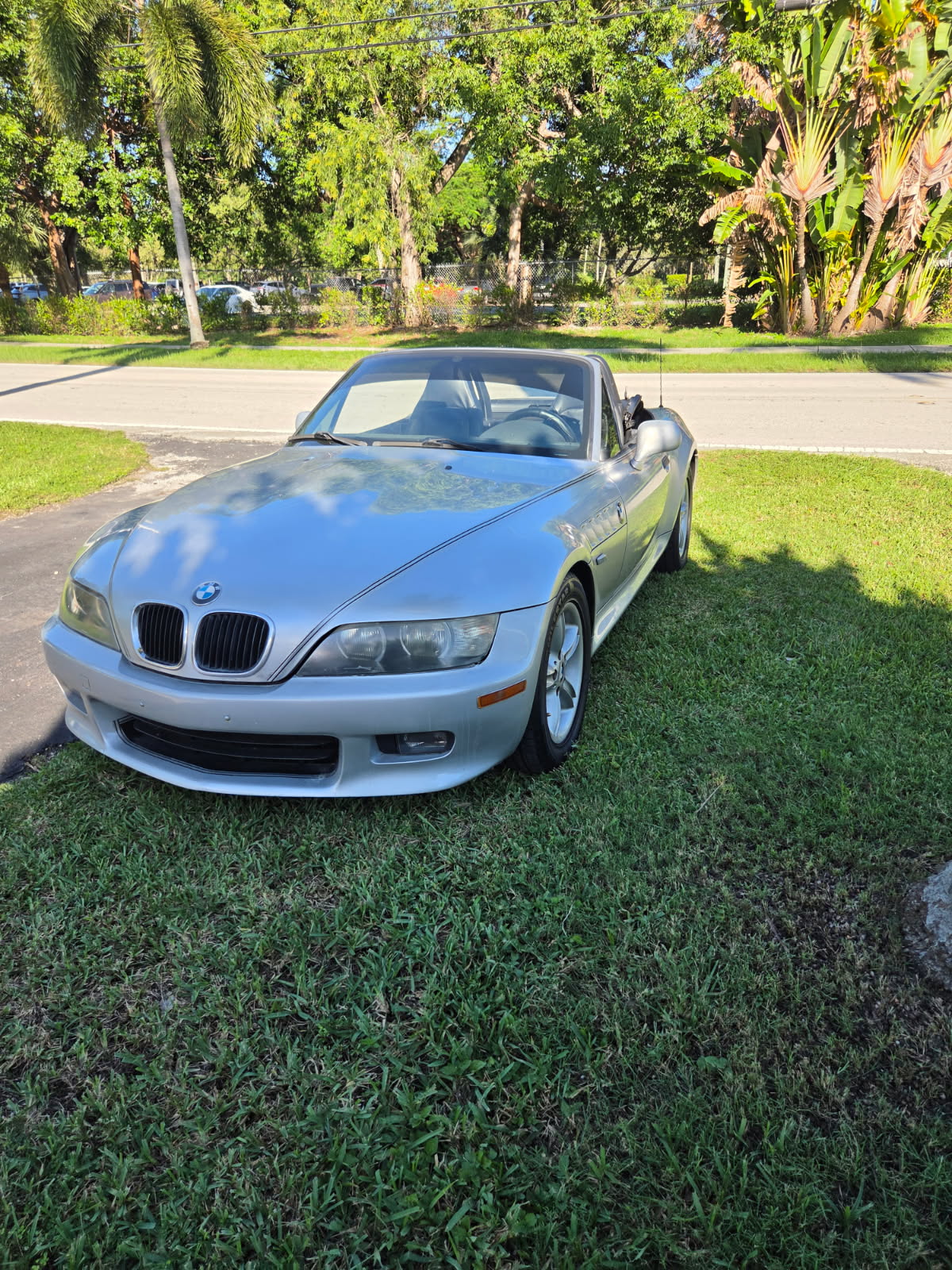 Used 2001 BMW Z3 2.5i RWD image 2
