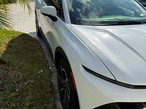 Used 2025 Chevrolet Equinox EV LT image 2