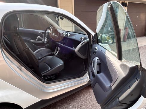 Used 2014 smart fortwo pure RWD image 4