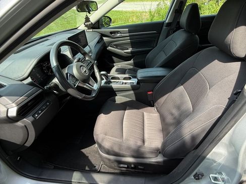 Used 2023 Nissan Altima 2.5 SV w/ SV Premium Package FWD image 14