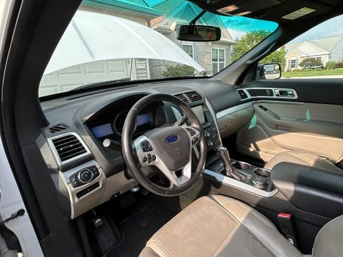 Used 2013 Ford Explorer XLT AWD/4WD image 17