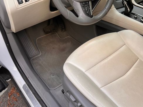 Used 2021 Cadillac XT6 Premium Luxury image 1