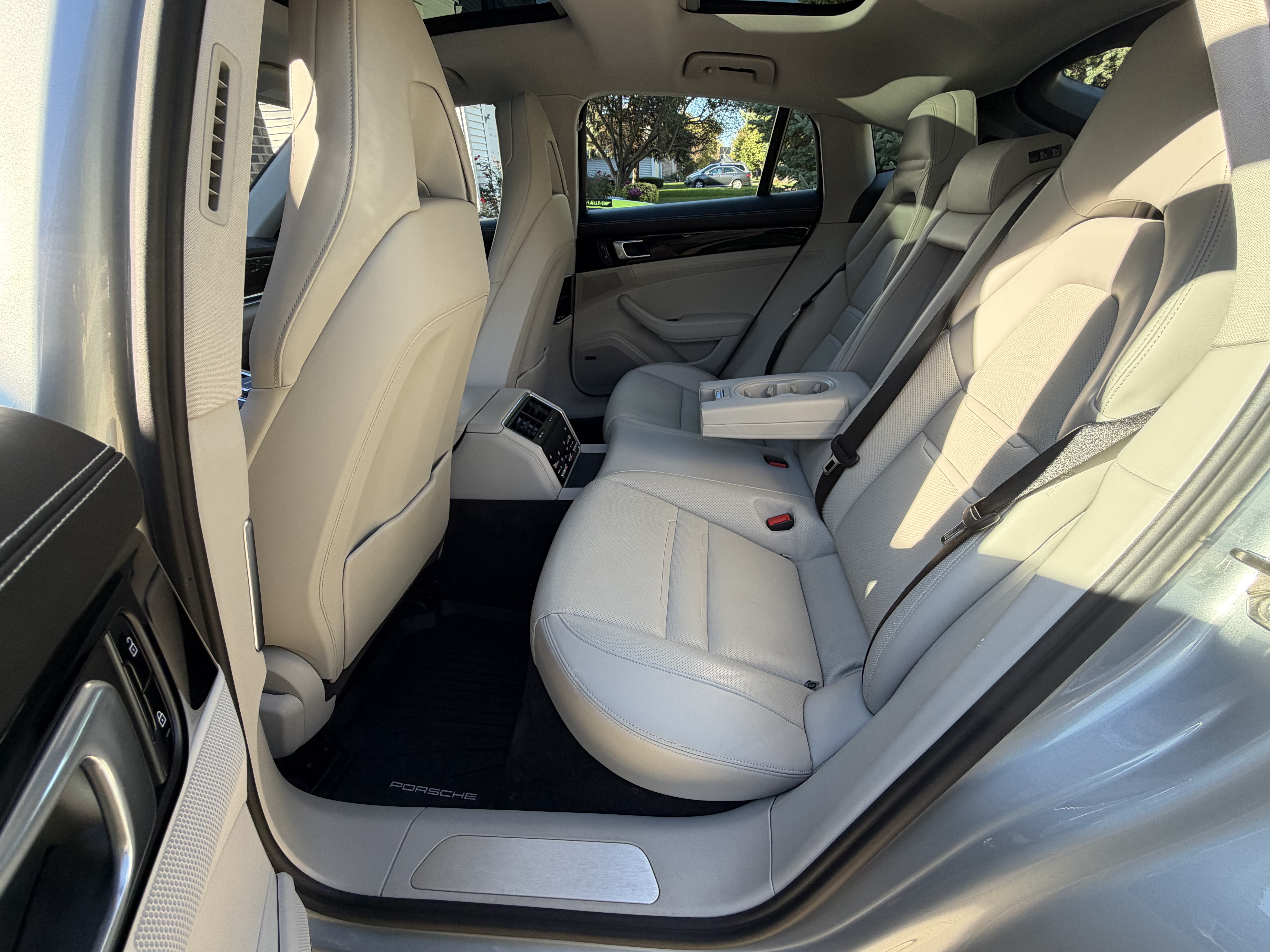 Used 2020 Porsche Panamera 4 E-Hybrid AWD/4WD image 6