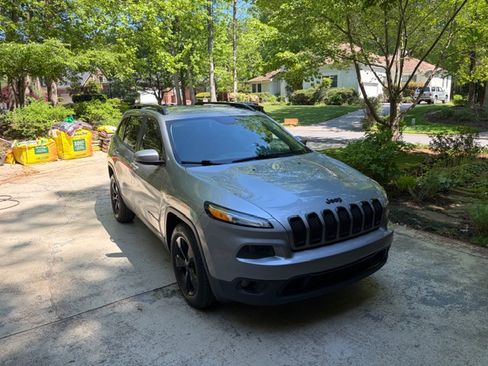 Used 2016 Jeep Cherokee Latitude AWD/4WD image 12