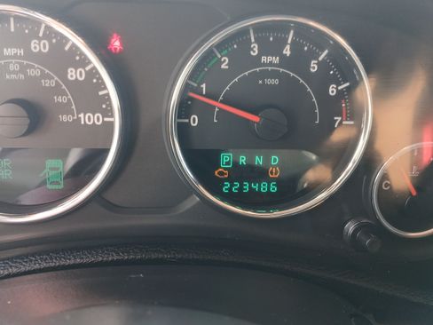 Used 2012 Jeep Wrangler Rubicon w/ PWR Convenience Group image 5