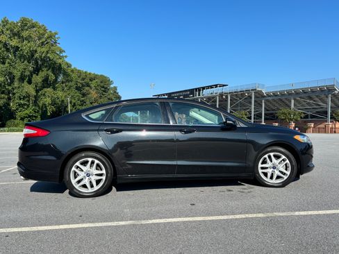 Used 2014 Ford Fusion SE FWD image 6