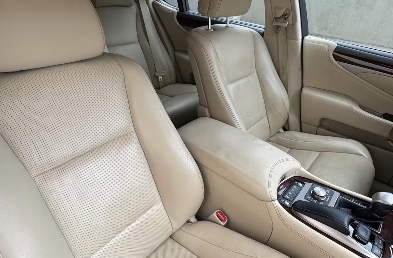 Used 2015 Lexus LS 460 w/ Ultra Luxury Package RWD image 11