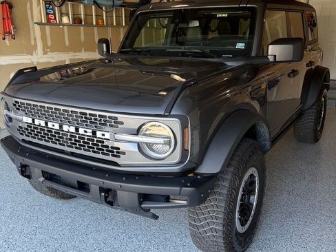 Used 2023 Ford Bronco Badlands w/ Sasquatch Package AWD/4WD image 2