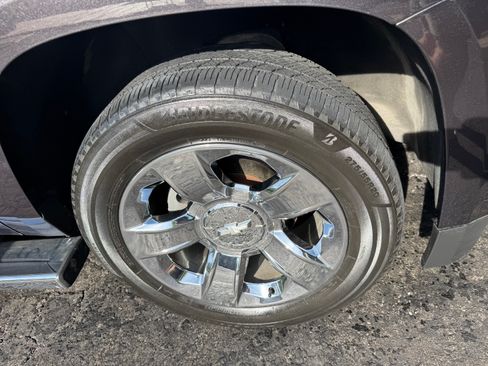Used 2018 Chevrolet Suburban LT w/ LT Signature Package AWD/4WD image 15