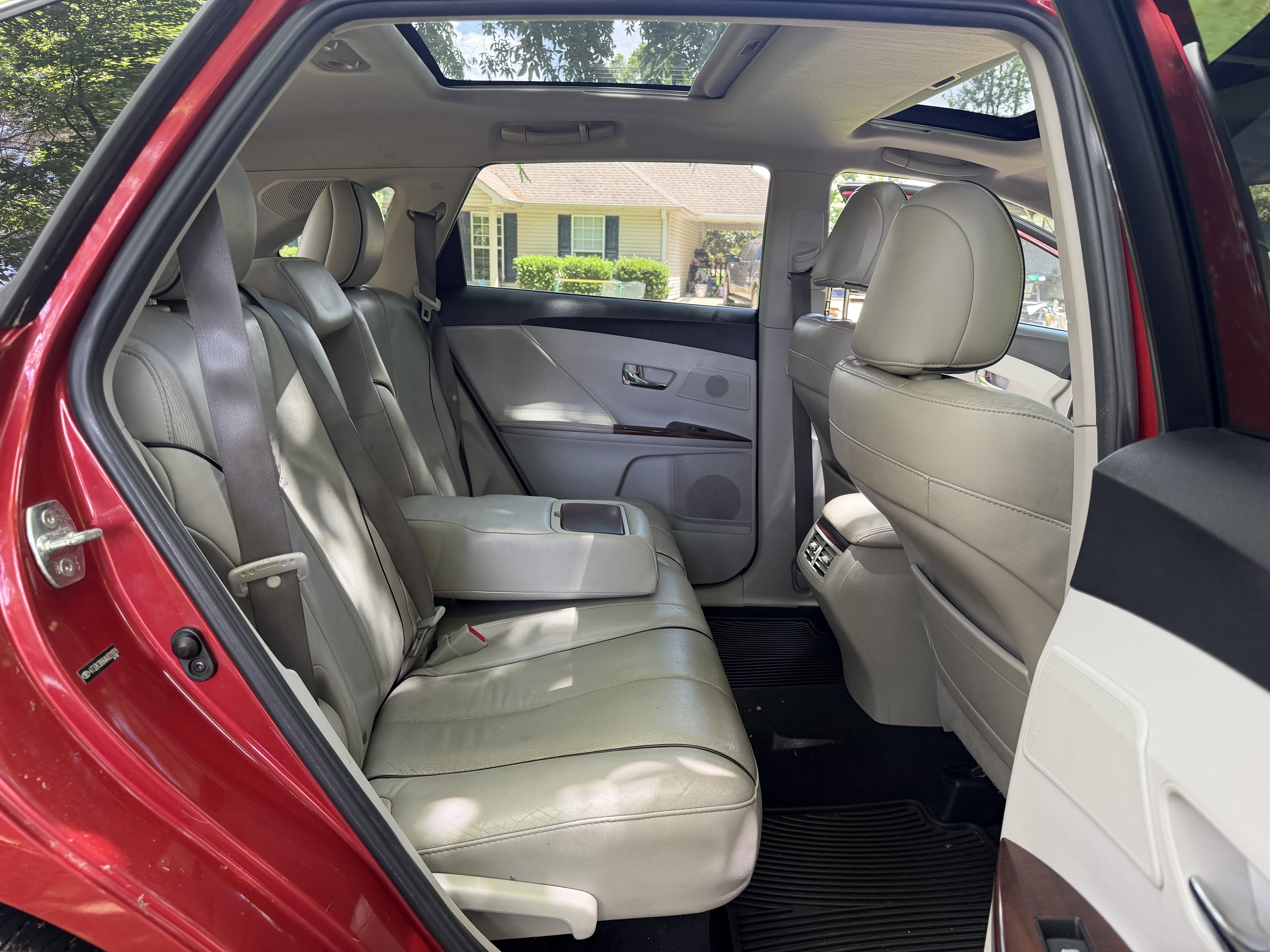 Used 2010 Toyota Venza FWD image 10