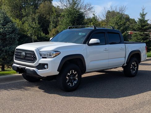 Used 2019 Toyota Tacoma TRD Off-Road image 12