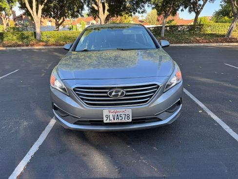 Used 2017 Hyundai Sonata SE FWD image 2