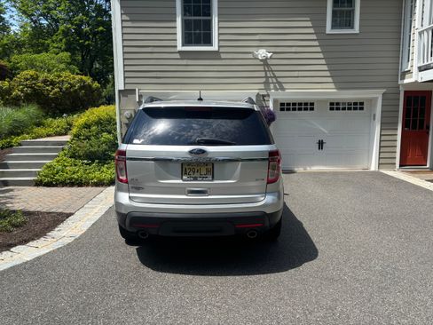 Used 2013 Ford Explorer XLT AWD/4WD image 8