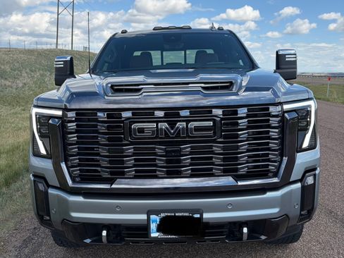 Used 2024 GMC Sierra 3500 Denali Ultimate AWD/4WD image 4