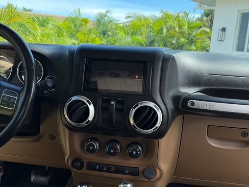 Used 2012 Jeep Wrangler Sahara image 17