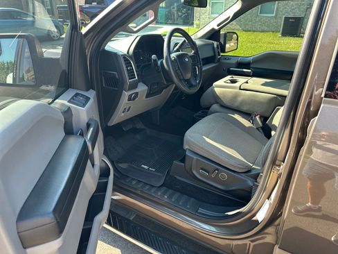 Used 2015 Ford F150 XLT w/ Equipment Group 302A Luxury RWD image 8
