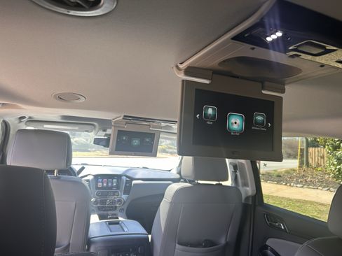 Used 2020 Chevrolet Suburban LT image 6