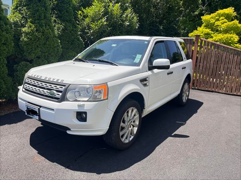 Used 2012 Land Rover LR2 HSE AWD/4WD image 14