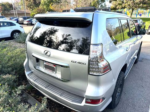 Used 2017 Lexus GX 460 Premium w/ Premium Package image 4