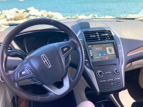 Used 2016 Lincoln MKC Reserve AWD/4WD image 2