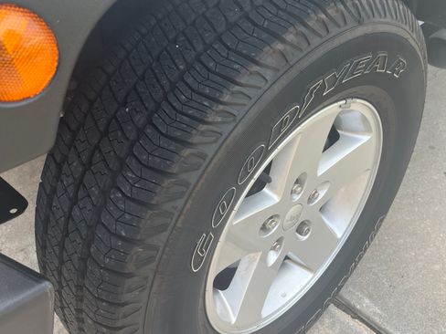 Used 2018 Jeep Wrangler Sport AWD/4WD image 8