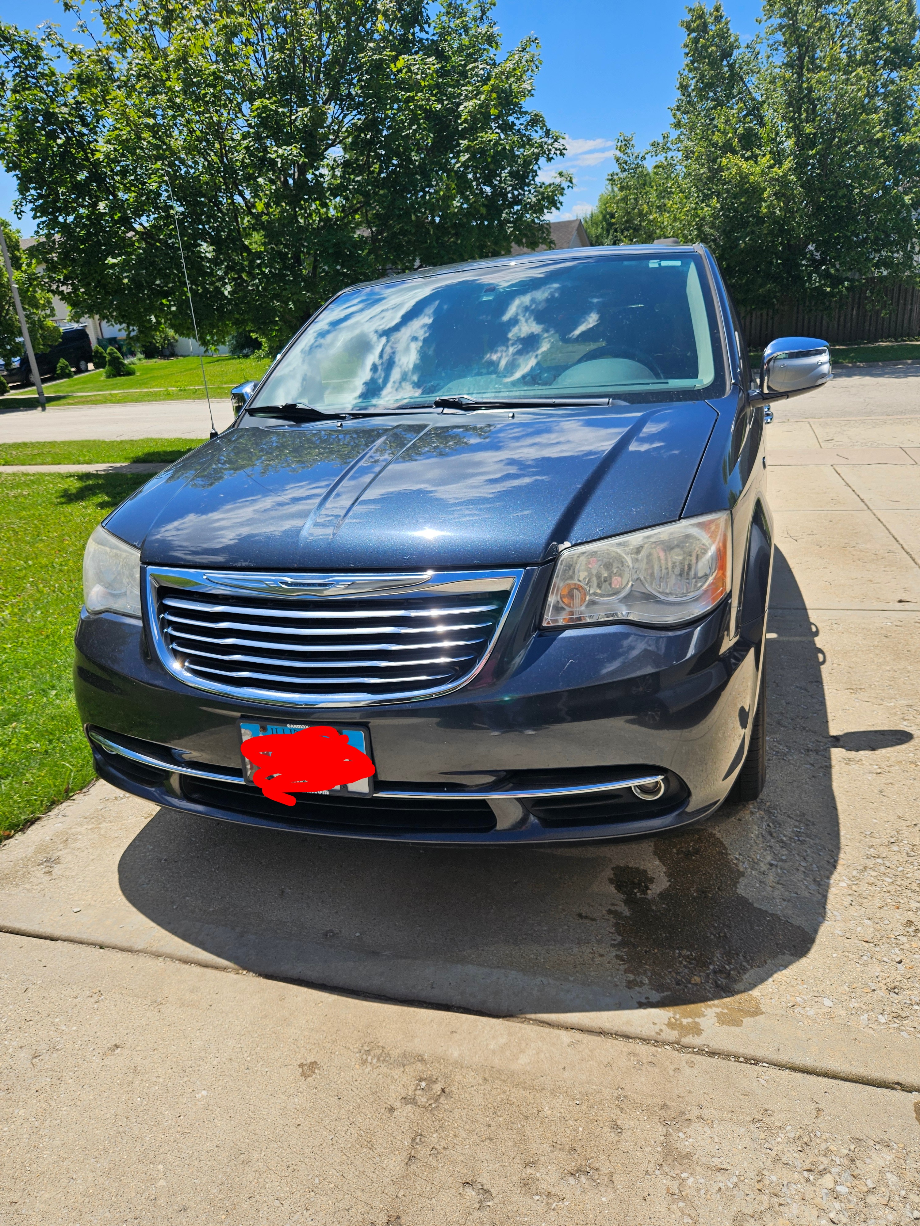 Used 2014 Chrysler Town & Country Touring-L FWD image 13