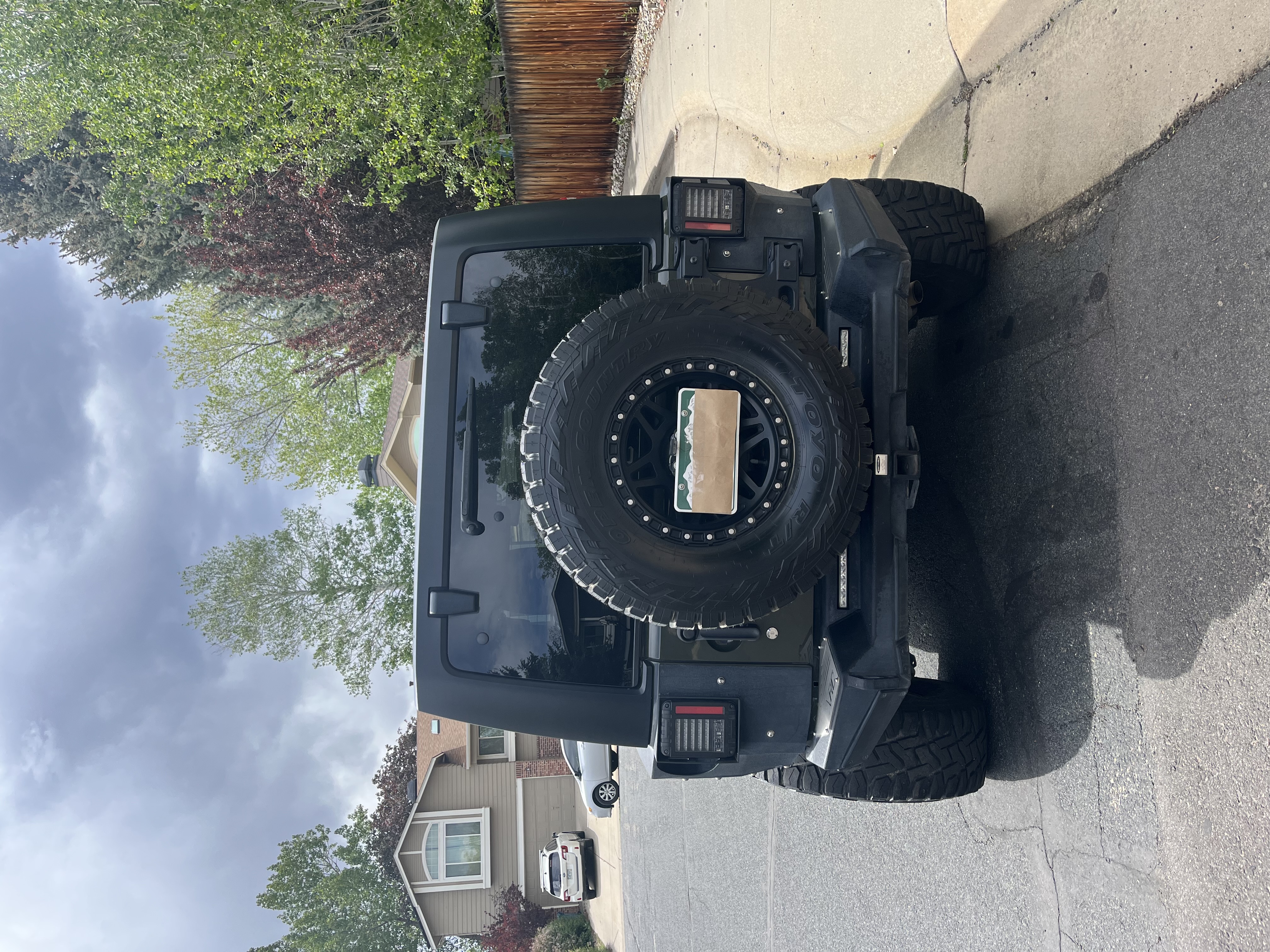 Used 2015 Jeep Wrangler Unlimited Rubicon w/ Connectivity Group AWD/4WD image 14