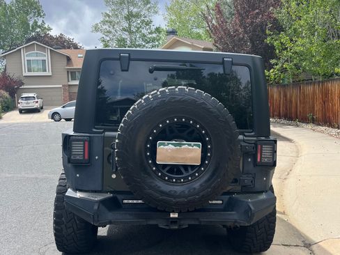 Used 2015 Jeep Wrangler Unlimited Rubicon w/ Connectivity Group AWD/4WD image 14