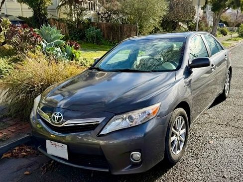 Used 2011 Toyota Camry Hybrid image 2