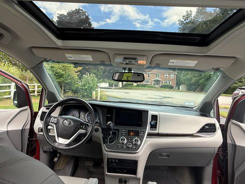 Used 2017 Toyota Sienna XLE Premium w/ Outdoor Package AWD/4WD image 14