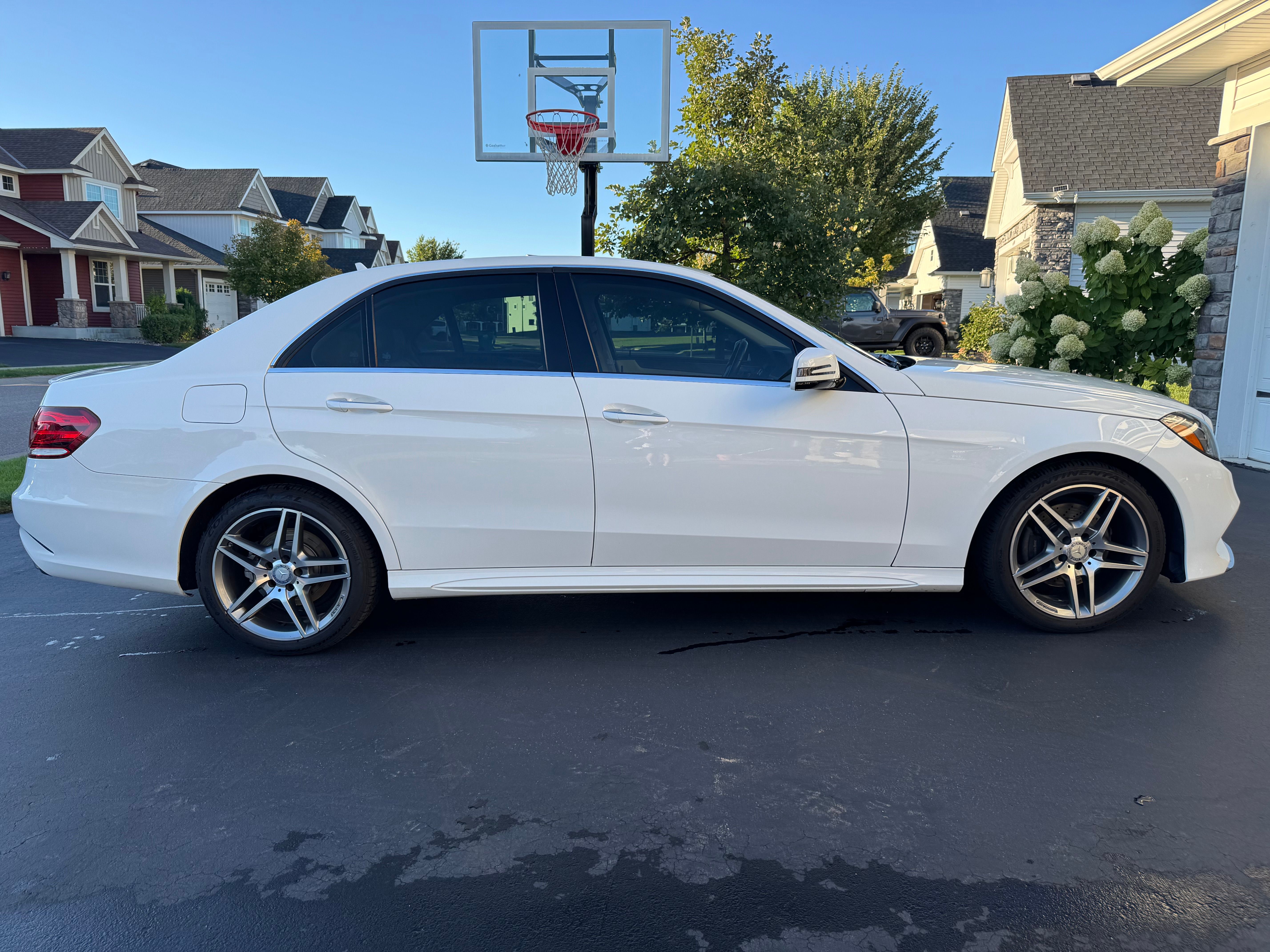 Used 2014 Mercedes-Benz E 350 4MATIC Sedan image 1