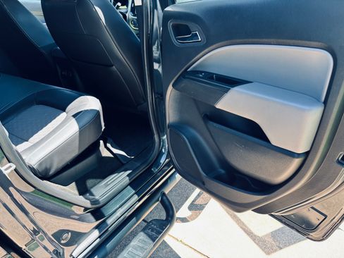 Used 2018 Chevrolet Colorado Z71 AWD/4WD image 14