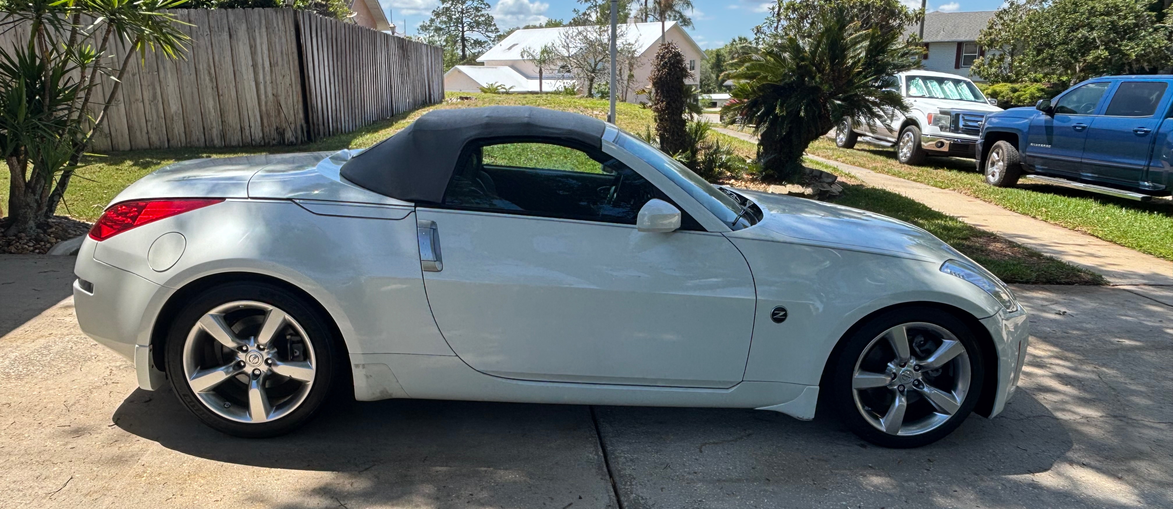 Used 2008 Nissan 350Z Touring RWD image 4