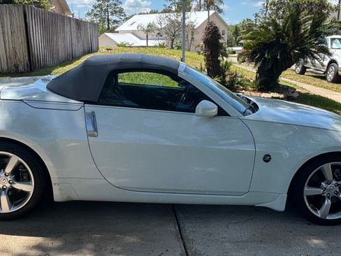 Used 2008 Nissan 350Z Touring RWD image 4